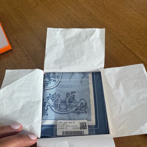 Hermès 20cm Ex-Libris Carriage Pocket Square - Picture 6 of 7